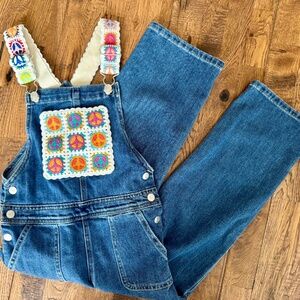 Tractr Girls Crocheted Peace Pocket Denim Overalls Girls Size 6